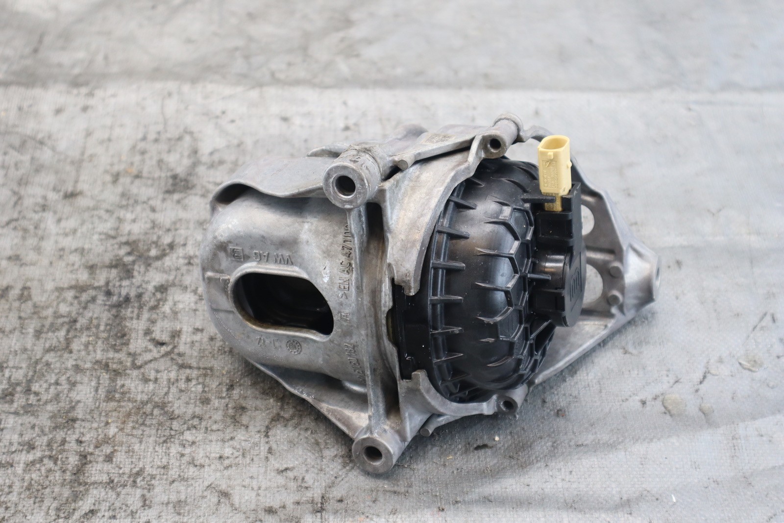 2018 2019 LAMBORGHINI URUS 4.0L V8 OEM RH ENGINE MOTOR MOUNT ASSY