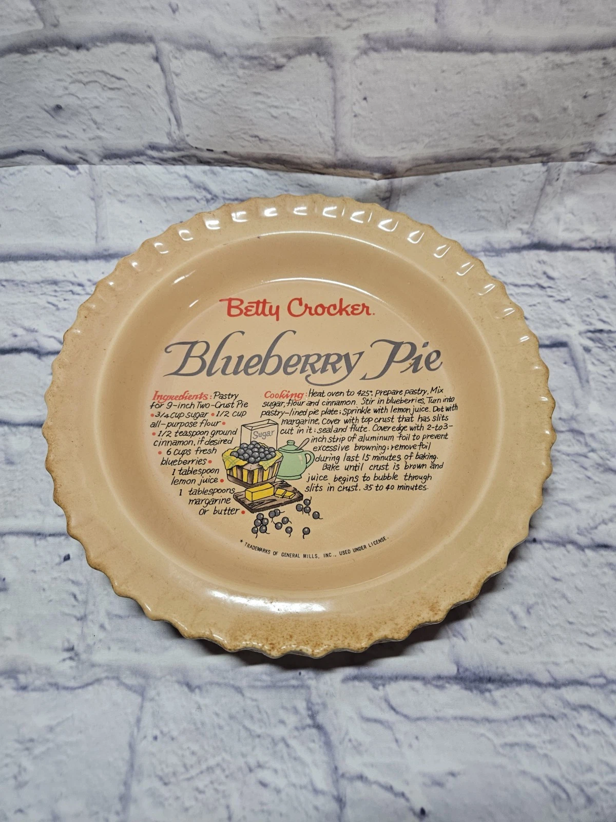 Vintage Betty Crocker BLUEBERRY PIE RECIPE Ceramic Pie Dish - 11" - Pre-Owned
Opens in a new window