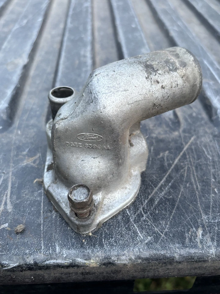 Ford Mustang GT350 1968-95 Cobra Saleen 302 351 pernos de conexión de salida de agua Foto 3 de 4