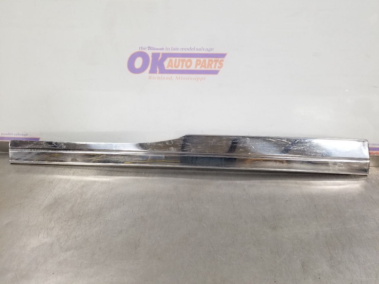 93 1993 BUICK ROADMASTER QUARTER PANEL LOWER CHROME MOULDING RIGHT PASSENGER 