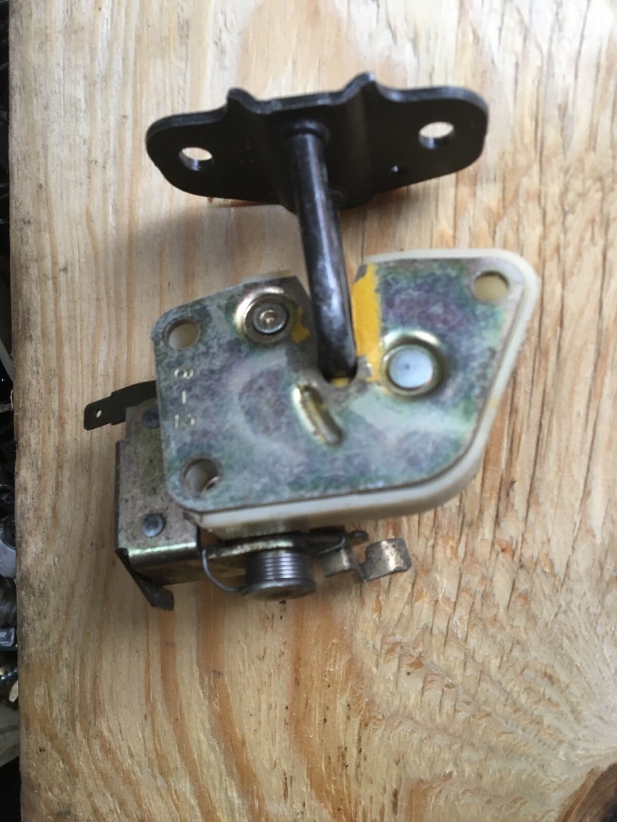 NISSAN ドアレバー Front Door Lock & Handle - 1995 Nissan 300ZX