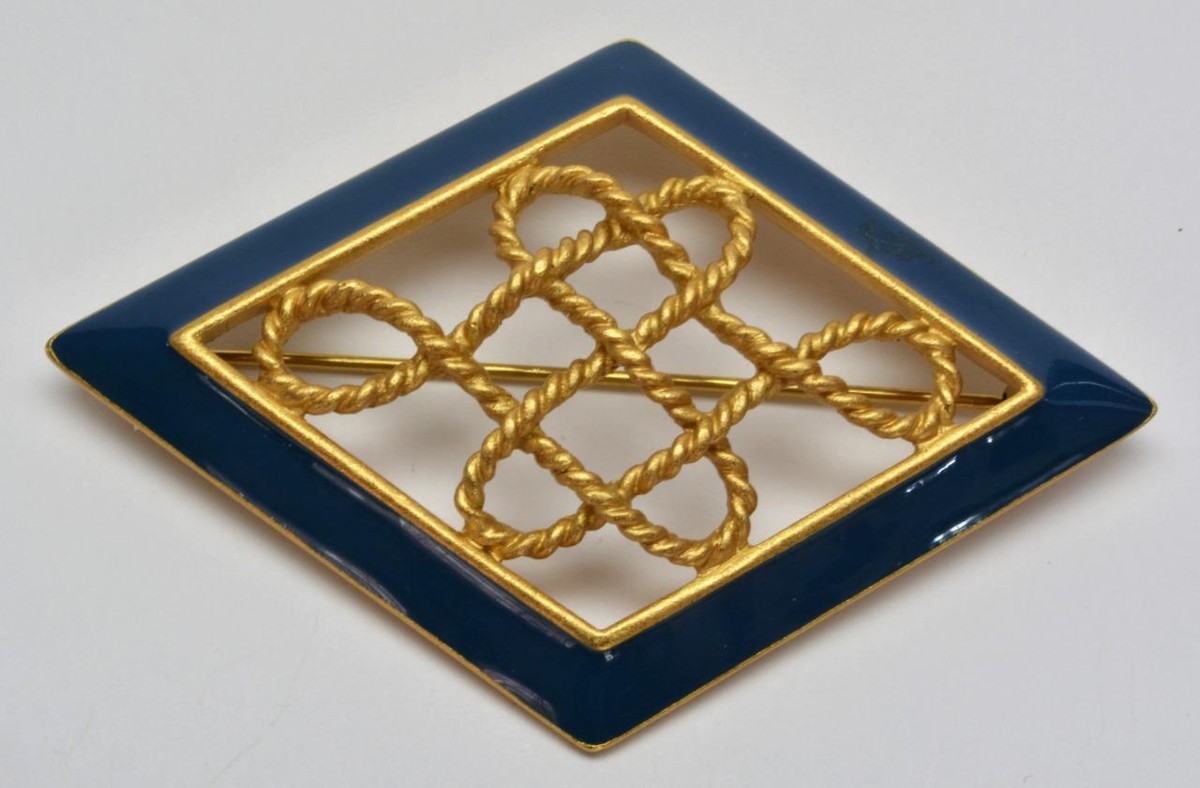 【R&B】Monet Vintage Signed MONET Goldtone Blue Enamel RHOMBUS Shape Pin