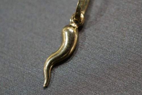 14K Yellow Gold Polished 0.8" Tiny Small Italian Horn Charm Pendant. - Picture 4 of 8
