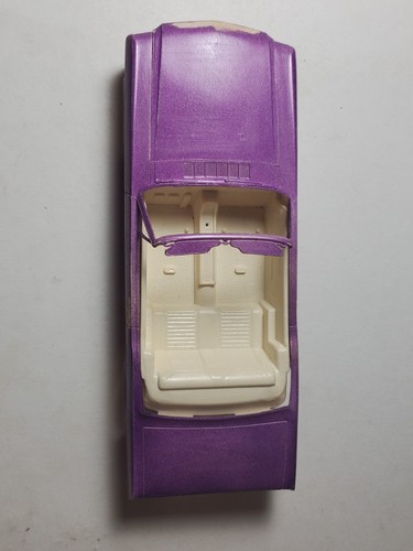 Vintage AMT 1964 Ford Mustang 289 V-8 1:25 Scale Plastic Model Car Kit 6154 150 - Picture 9 of 24