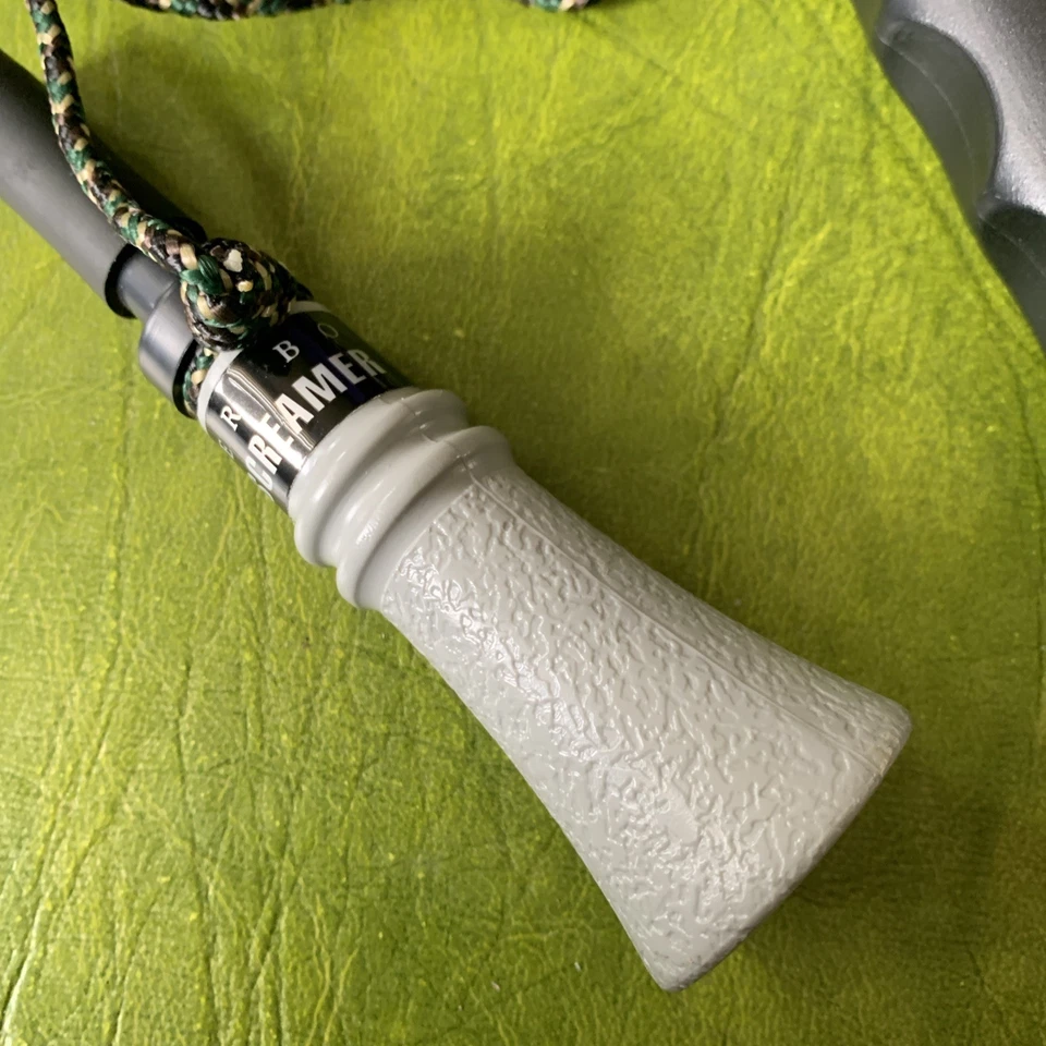 2 Quaker Boy Howler Plus & Super Screamer Predator Mouth Calls With Lanyard Hunt - Image 4 of 4