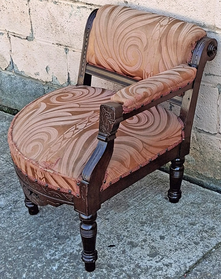 Antigua silla victoriana de madera maciza con acento lateral en la esquina salón damas con una silla armada Foto 3 de 4