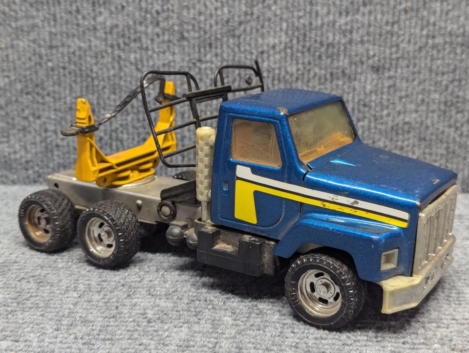 Vintage ERTL International Logging Truck 1:25 Diecast Toy Blue Yellow USA #3605 - Image 2 of 4