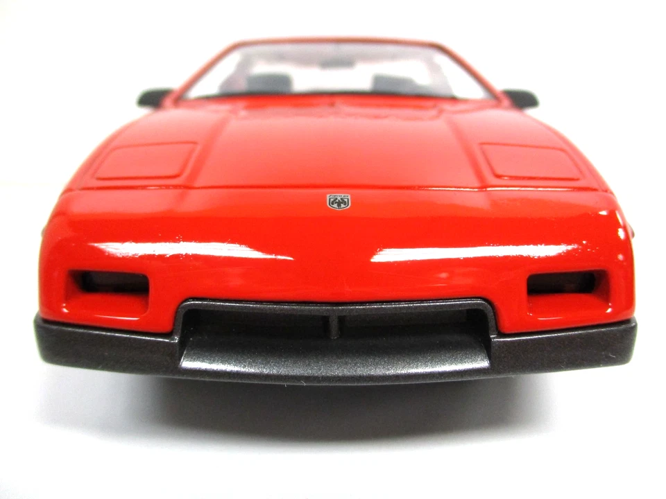 YAT MING / ROAD SIGNATURE - 1985 PONTIAC FIERO GT V-6 (RED) 1/18 DIECAST - Image 4 of 4