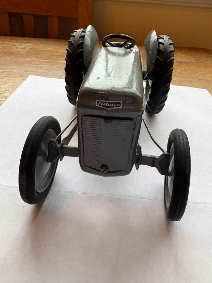 1948 "T0-20" Ferguson farm toy by Advanced Products in 1/12th scale - Image 4 of 4