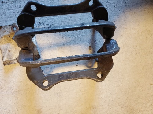 Corvette C-4 1985 1987 pair of rear brake caliper brackets Left Hand Right Hand - Foto 2 di 3