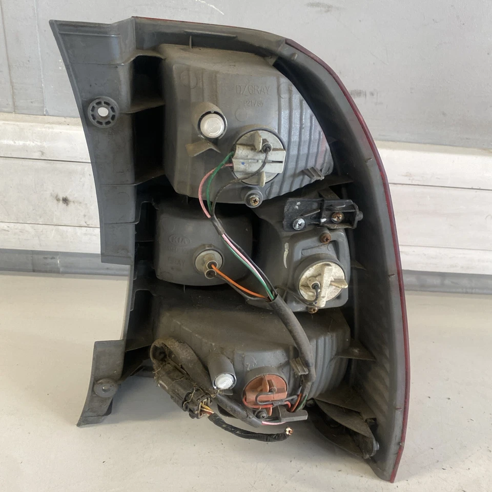 Luz trasera izquierda Kia Sportage 2009 lado del pasajero 92401-030 Foto 3 de 4