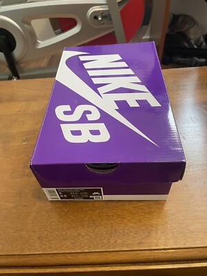 Nike SB Dunk Low City of Love Burgundy Crush size 5