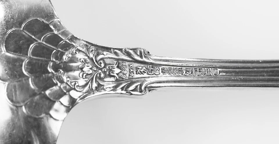 Cucharón de salsa de Birks plata de ley en patrón Queens Foto 4 de 4