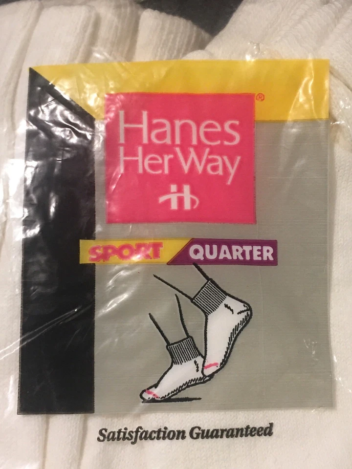Vintage 6 Pr Hanes Her Way Full Cushion Sport Quarter Socks Size 9-11 White New - Image 4 of 4