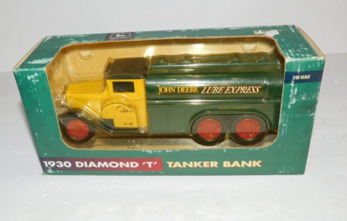 NIB ERTL 1/40 SCALE JOHN DEERE 1930 DIAMOND T TANKER TRUCK BANK - Picture 1 of 5