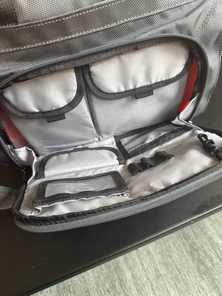 Targus Laptop And Messenger Bag - Image 4 of 4