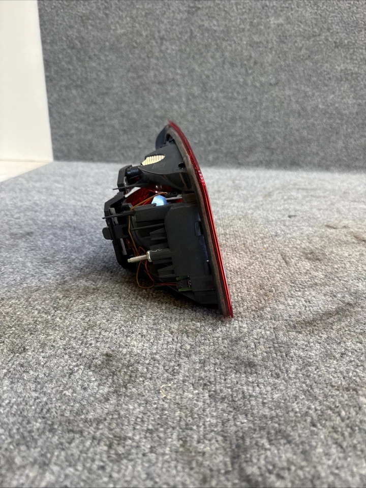 BMW 535I F10 XDRIVE 2011-2013 TRASERO DERECHO INTERIOR TRASERO LUZ DE RESPALDO OEM Foto 4 de 4