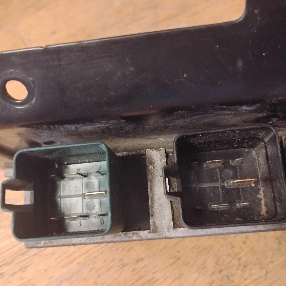 Módulo de control de bujía incandescente motor Ford Powerstroke Super Duty F250 03-10 1828565C1 Foto 4 de 4