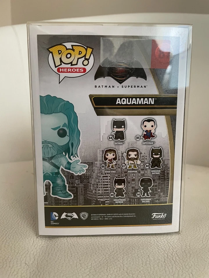 EXCLUSIVE HOT TOPIC DC COMICS BATMAN VS SUPERMAN AQUAMAN #87 - Imagen 3 de 4