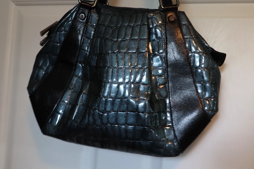 Bolso Hobo Grande Simply Vera Wang Negro/Verde azulado Imitación Charol Look 15x12x4 Foto 4 de 4