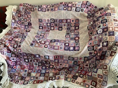 Vintage große Handarbeit Granny Squares Häkeldecke Bettüberwurf 250 x 265 cm