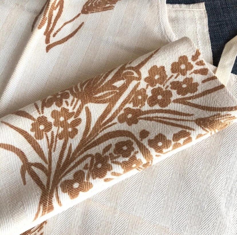 Set grembiule e strofinaccio da cucina con stampa romagnola, color ruggine - Immagine 2 di 4