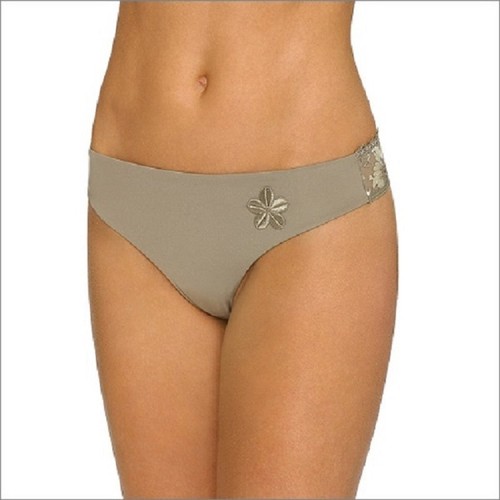 String sexy fantaisie avec motif floral reference Eloisa Lingadore. |