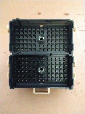 99 - 06 Silverado Escalade Fuse Box Junction Relay Block 15190658-01