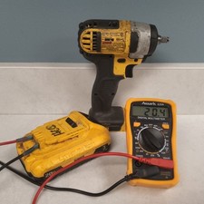 DeWalt DCF883 20V MAX 3/8 in Hog Ring Anvil Impact Wrench DCB230 3Ah Battery