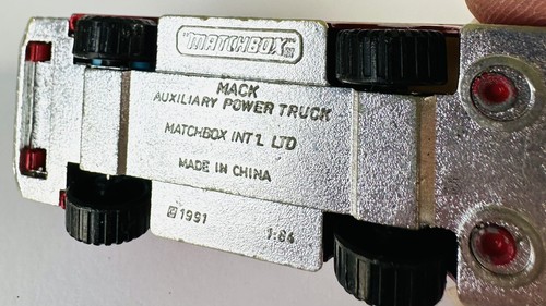 1991 MATCHBOX MACK AUXILIARY POWER FLOODLIGHT RED 1:84 DIECAST FIRE RESCUE TRUCK - Picture 5 of 5