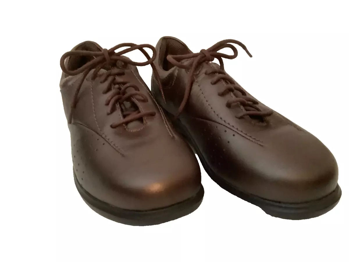 Aravon mens store shoes