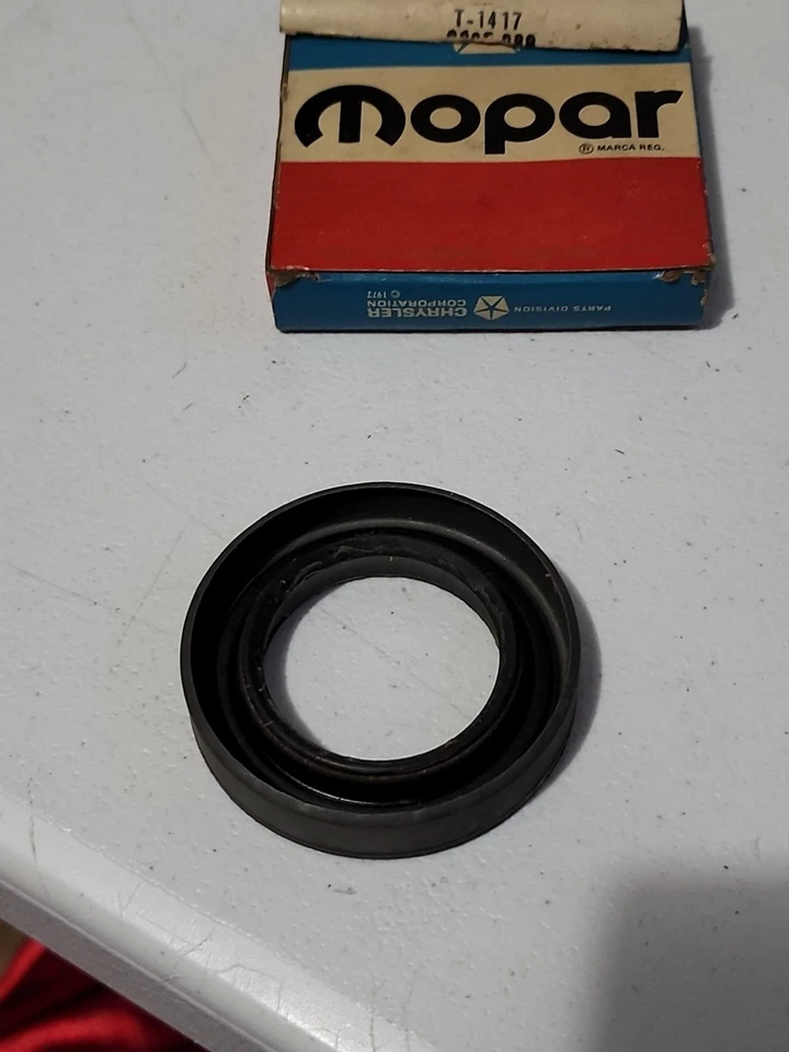 Nuevo de Lote Antiguo Chrysler Dodge Plymouth 1962-65 Trans Sello Trasero Automático/4 Velocidades MOPAR 2205080 OEM Foto 2 de 4