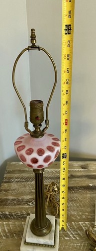 Precioso juego de 2 lámparas de mesa vintage Fenton arándano opalescente punto moneda latón - Imagen 22 de 24