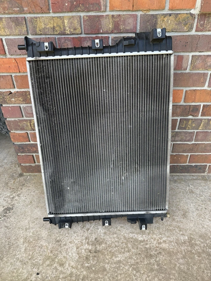 Radiator Out Of 2012 Ford Mustang GT. Has 72,000. Pulled To Replace With A 4 Row - Изображение 2 из 4