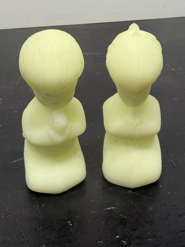 VTG Fenton - Satin Uranium Glass - Praying Boy And Girl Figures