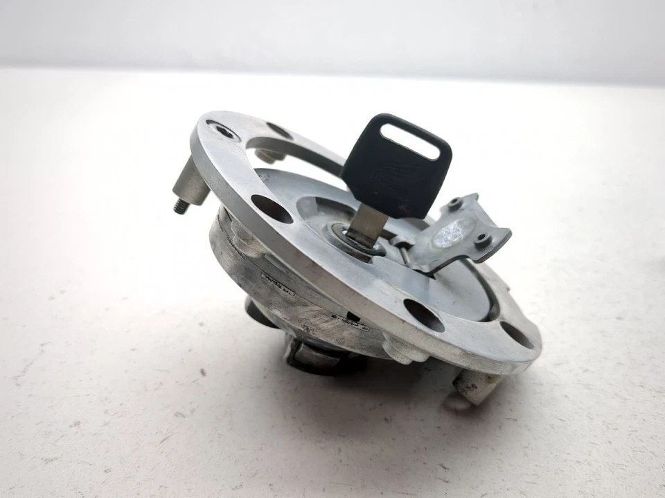 94-97 Honda VFR750 Interceptor 750 Lock Set Ignition Switch Cap And Key - Image 3 of 4