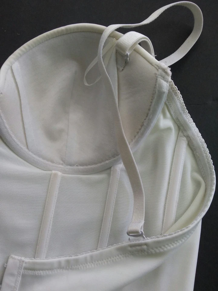 FASHION FORMS Style 23901 size 36B White Bust Bustier Upper Shapewear 4 Hooks - Image 4 of 4