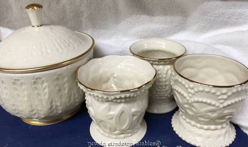 Bathroom China Vanity Set with Large Lidded Pot and Three smaller holders - Afbeelding 1 van 8