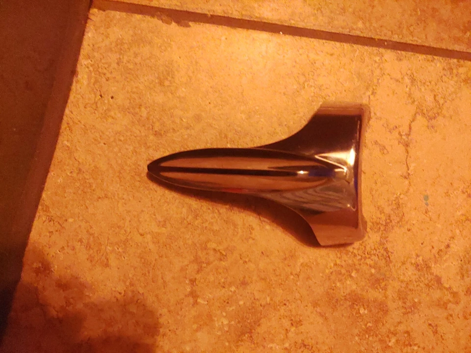 Oldsmobile 98 1956 carcasa de luz de respaldo 568032 diestro Foto 3 de 3