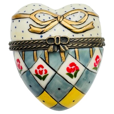 Antique Heart Shaped Bow Textured Peint Main Trinket Box