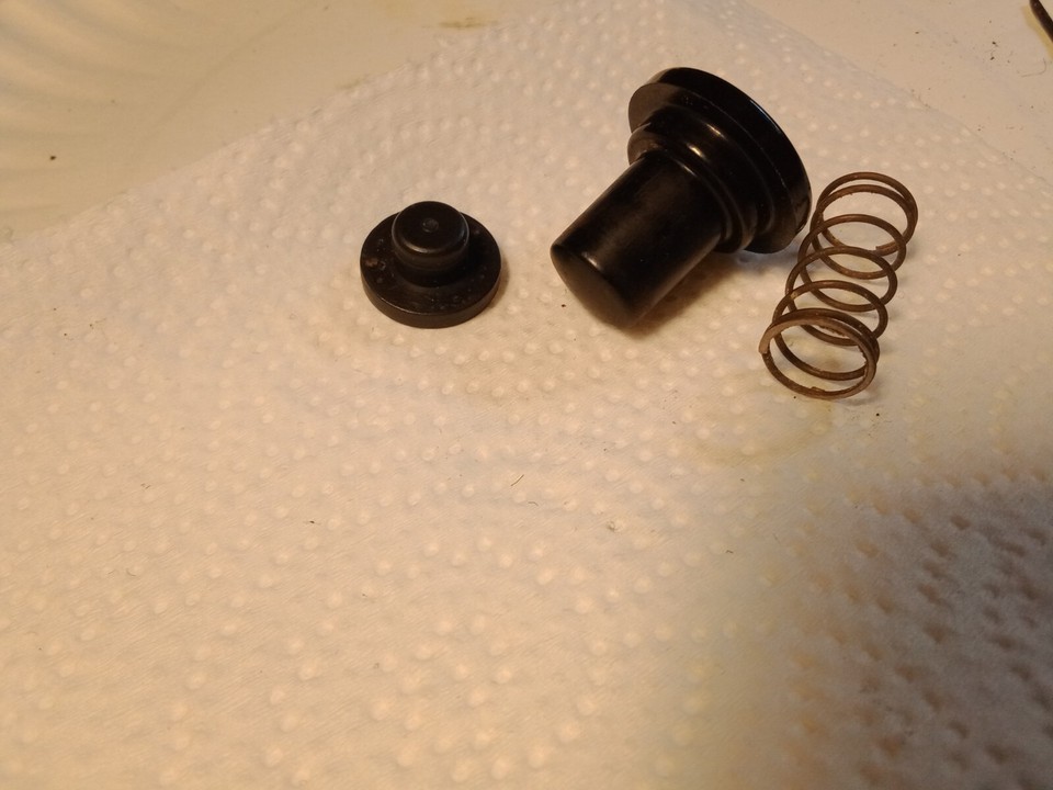 OMC Johnson Evinrude 302135 302136 305713 Pressure Tank Release Valve ...