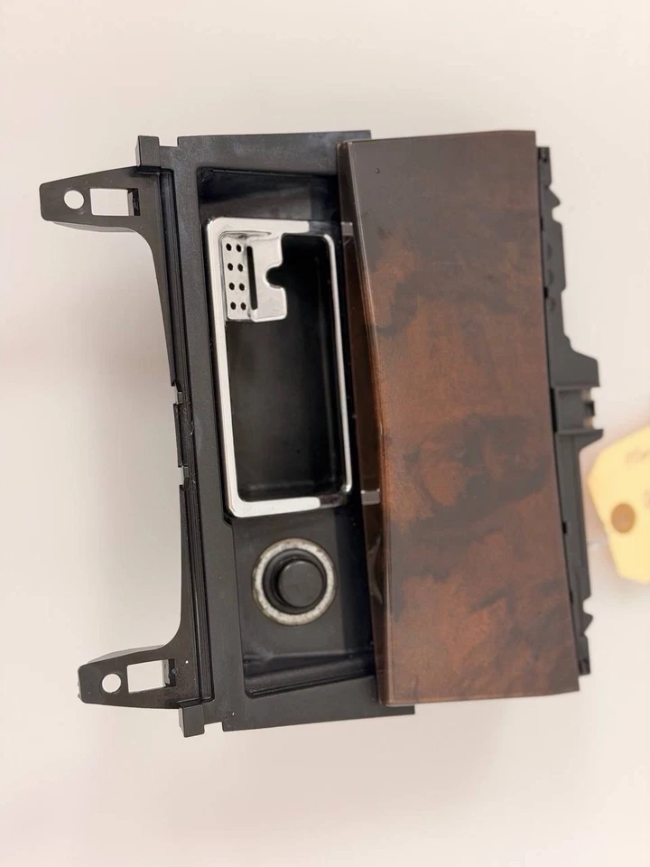 08-17 梅赛德斯 W212 E550 中控台烟灰缸烟灰缸隔层原始设备制造商 — 第 2/4 张图片