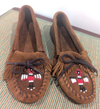 Minnetonka Moccasins Women's Size 6 with Beaded Thunderbird Design Rubber Sole