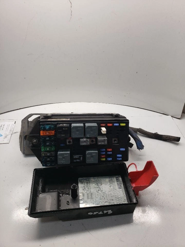 Fuse Box Engine Fits 00-05 CENTURY 1374598 - Image 2 of 4