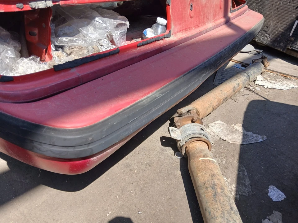 Parachoques trasero 83 RX7 FB MAZDA RX7 ROJO USADO 83 Foto 2 de 4