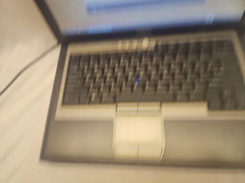 Dell Latitude D620 Intel Centrino Duo T2400 1GB 80GB Linux Lite Vintage Laptop - Picture 3 of 5