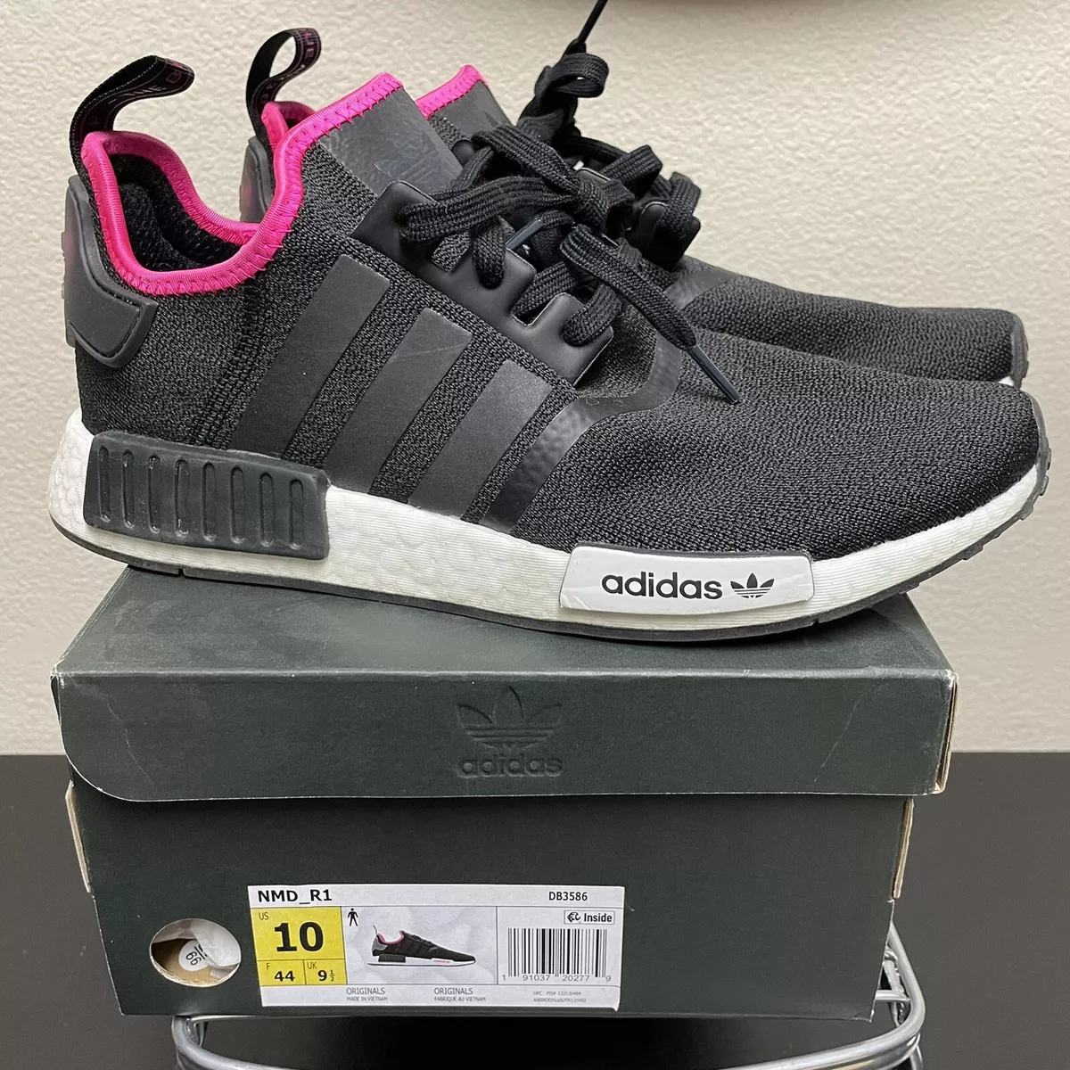 adidas nmd r1 black pink