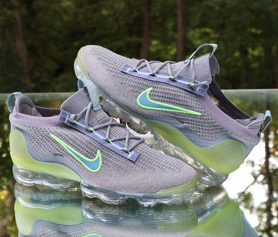 vapor max light grey