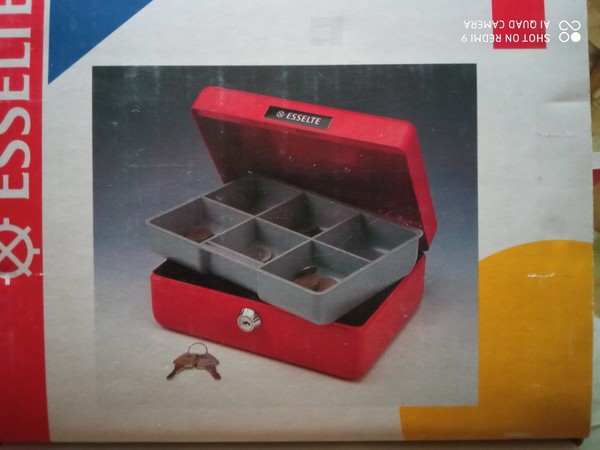 CAJA DE CAUDALES METALICA -  200x150x80mm.- ESSELTE COLOR AZUL