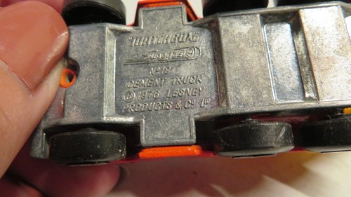 Matchbox Lesney #19 Red Cement Truck Yellow Mixer Red Stripe Used 1976 Superfast - Picture 18 of 18